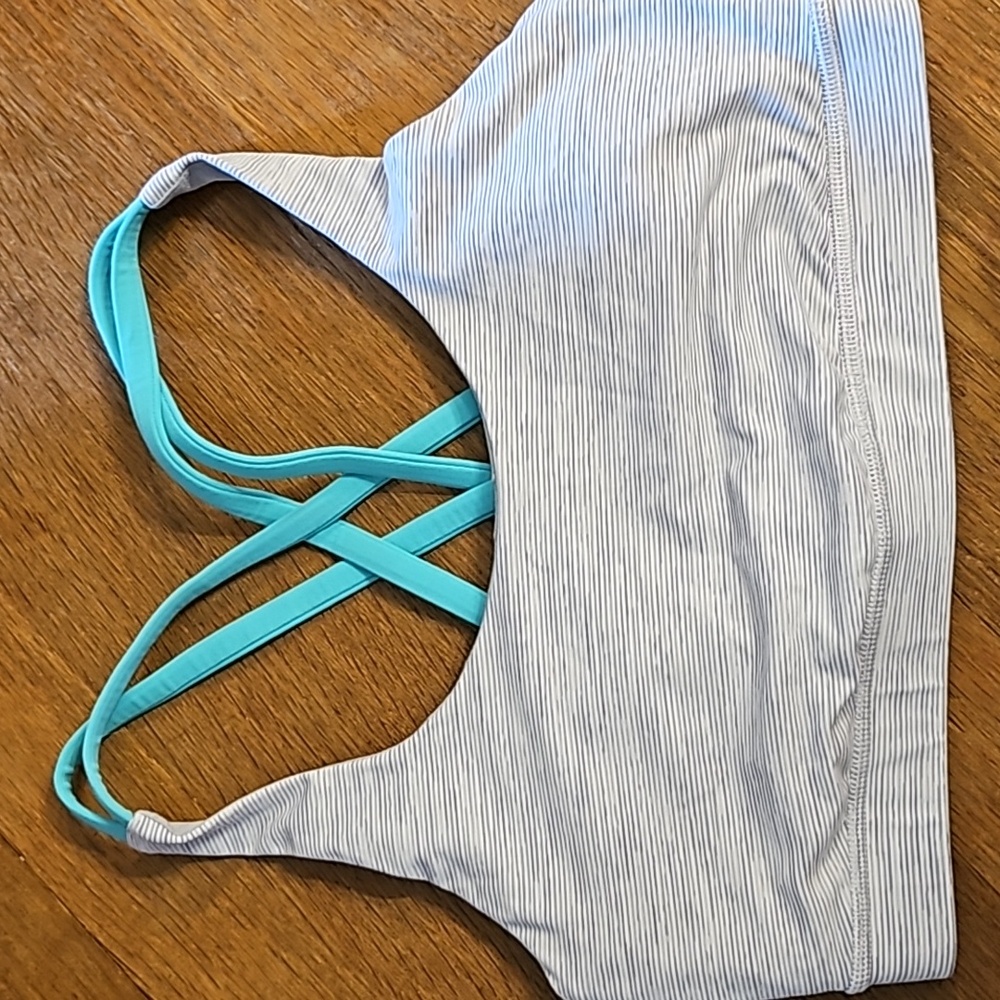 Lululemon sports bra